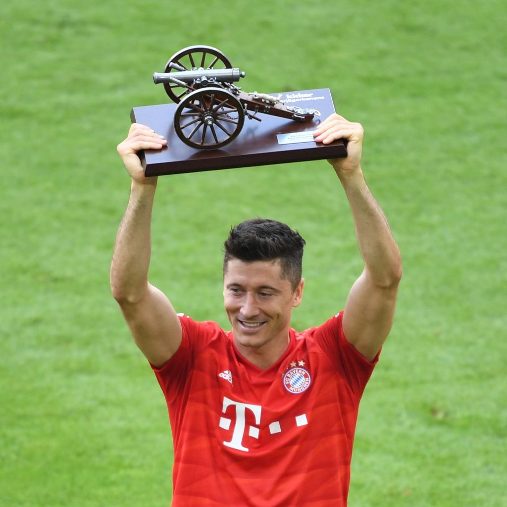 Chủ nhân chiếc giày vàng Châu Âu 2022 - Robert Lewandowski 3 Chủ nhân chiếc giày vàng Châu Âu 2022 - Robert Lewandowski
