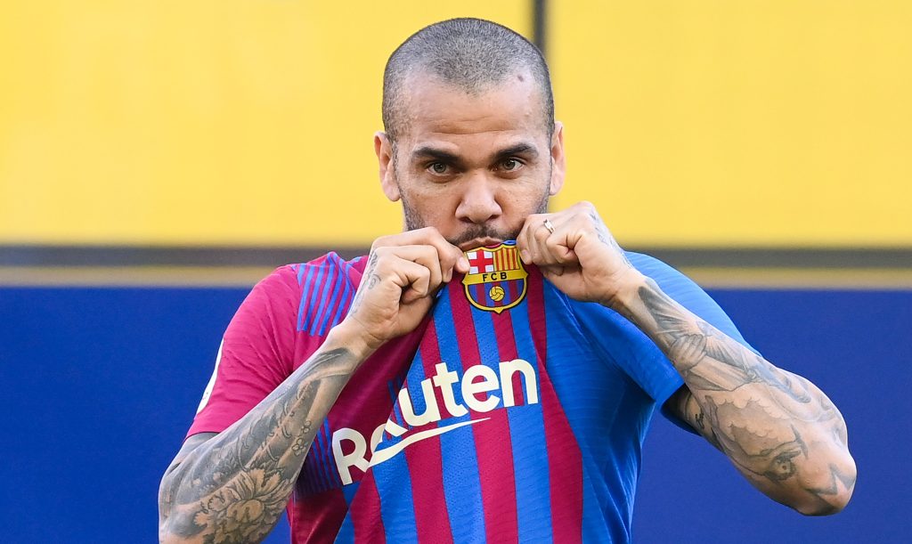 Alves có tình yêu đặc biệt dành cho Barcelona