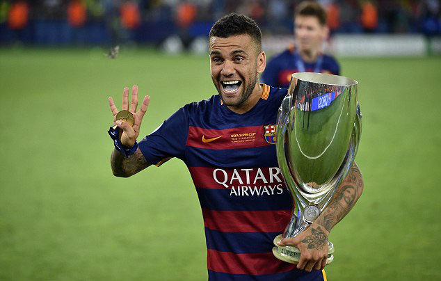 Hậu vệ phải hay nhất thế giới trong 10 năm qua Dani Alves 9 Hậu vệ phải hay nhất thế giới - Dani Alves
