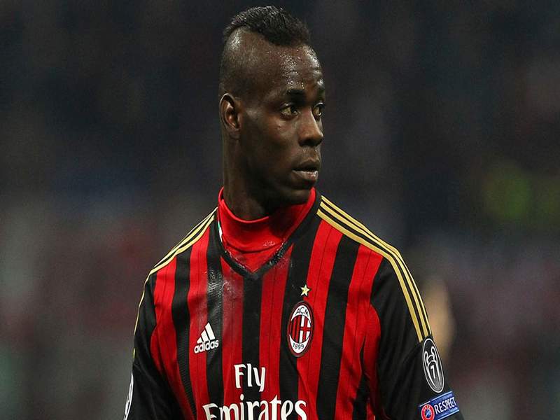 Cầu thủ Balotelli với tính cách thích nổi loạn 1 Cầu thủ Balotelli với tính cách thích nổi loạn