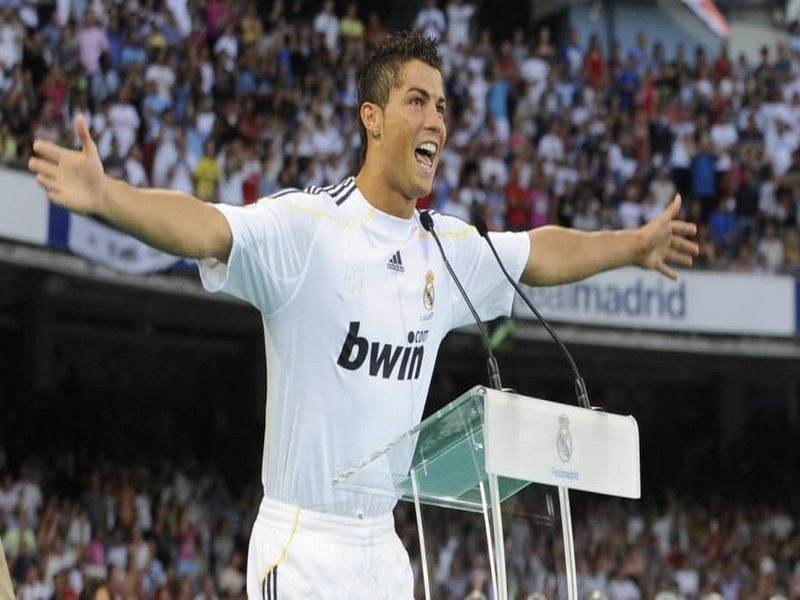 Ronaldo đã gia nhập Real Madrid từ Manchester United vào năm 2009 với mức giá kỷ lục là 94 triệu euro Ronaldo đã gia nhập Real Madrid từ Manchester United vào năm 2009 với mức giá kỷ lục là 94 triệu euro