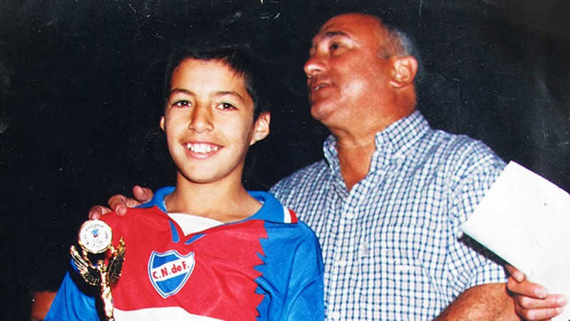 Cầu thủ Suarez đã có tuổi nhơ dữ dội với hoàn cảnh nghèo khó Cầu thủ Suarez đã có tuổi nhơ dữ dội với hoàn cảnh nghèo khó