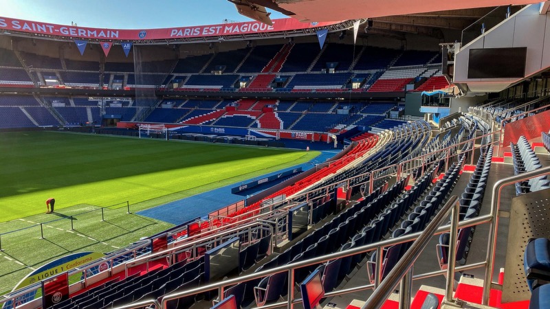 Sân vận động Parc des Princes được mang một cái biệt danh thực sự ấn tượng