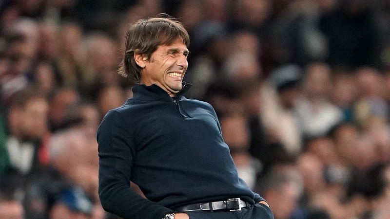 Huấn luyện viên Antonio Conte - Người đàn ông thịnh nộ trong bộ suit lịch lãm 4 Huấn luyện viên Antonio Conte - Người đàn ông thịnh nộ trong bộ suit lịch lãm
