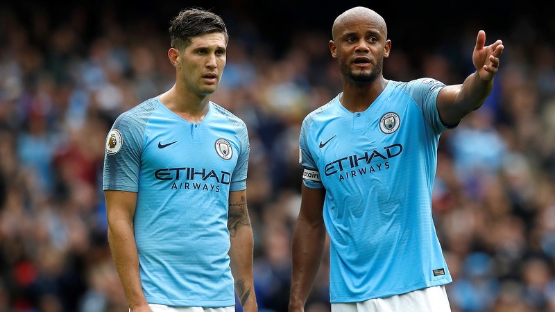 Ruben Dias đang nối bước của Kompany Ruben Dias đang nối bước của Kompany