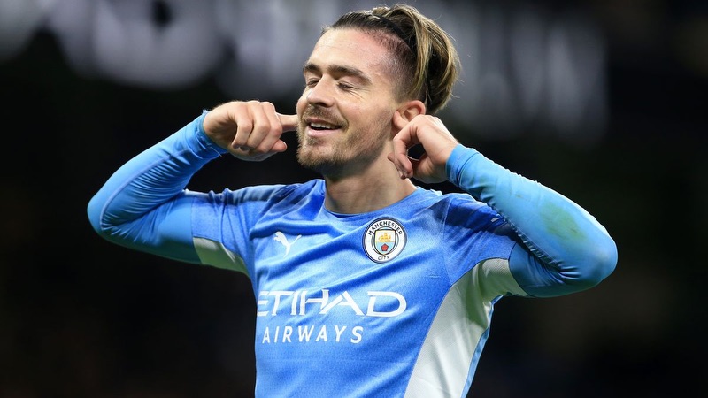 Sau đó cũng gây chấn động lớn khi đến với Man City Sau đó cũng gây chấn động lớn khi đến với Man City